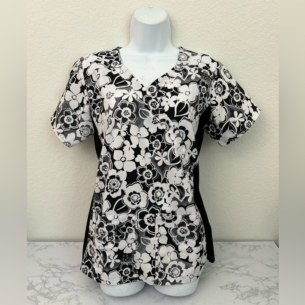 WonderWink Black & White Floral V-Neck Scrub Top with Black Side Panels